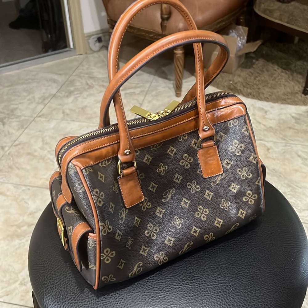 Purse - Picture 1 of 16